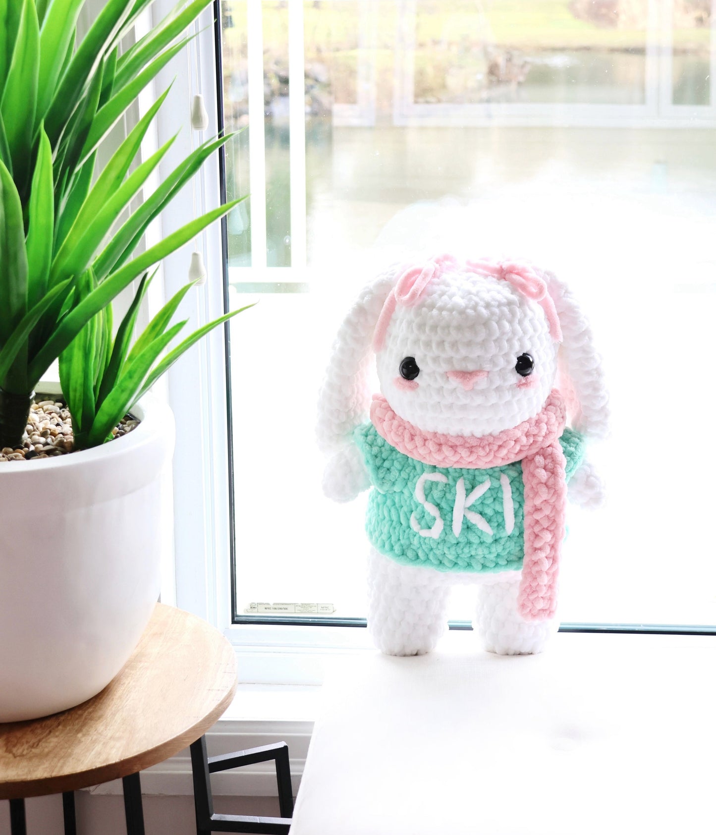 Crochet Pattern Ski Bunny with Sweater & Scarf (Jumbo)