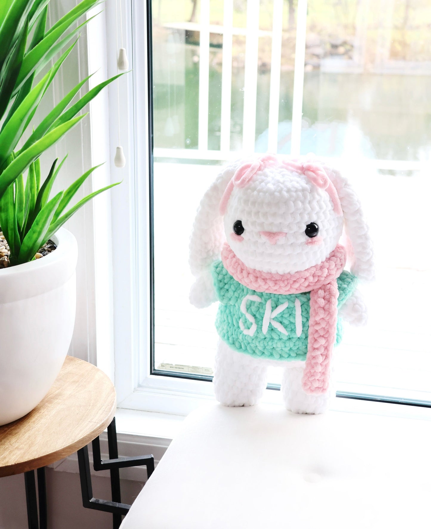 Crochet Pattern Ski Bunny with Sweater & Scarf (Jumbo)